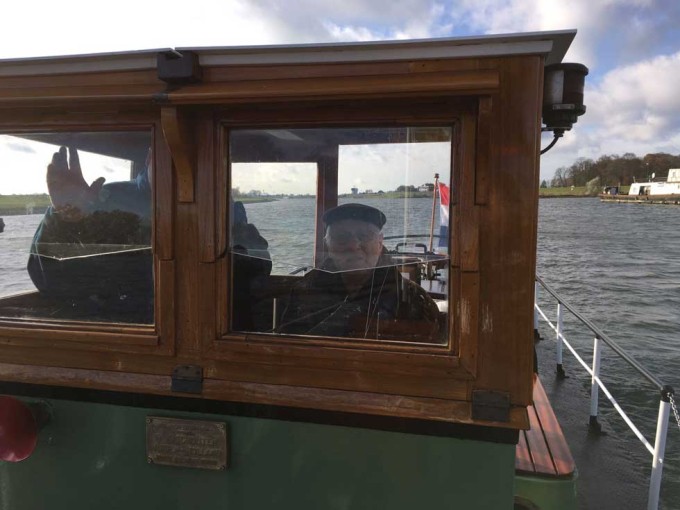sleepboot bia directiesleepboot en voormalig personeelsveer sleepboot bia sleepboot bia directiesleepboot en voormalig personeelsveer sleepboot bia